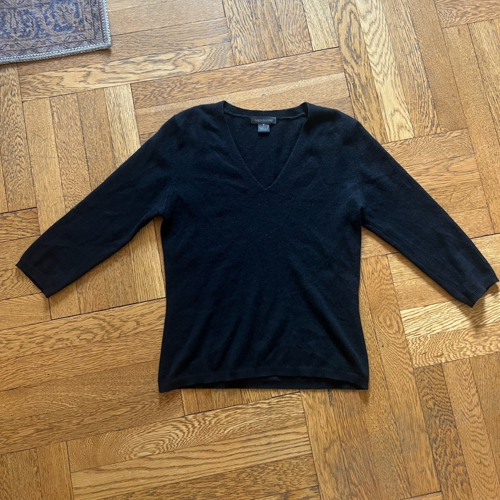 100% Cashmere Mendocino Black V-Neck Sweater